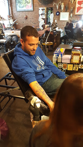 Tattoo Shop «The Mercy Seat», reviews and photos, 210 E 16th St, Kansas City, MO 64108, USA