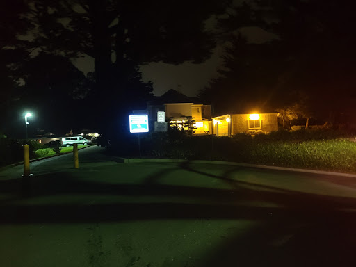 Pizza Restaurant «Round Table Pizza», reviews and photos, 2854 Mountain Blvd, Oakland, CA 94602, USA