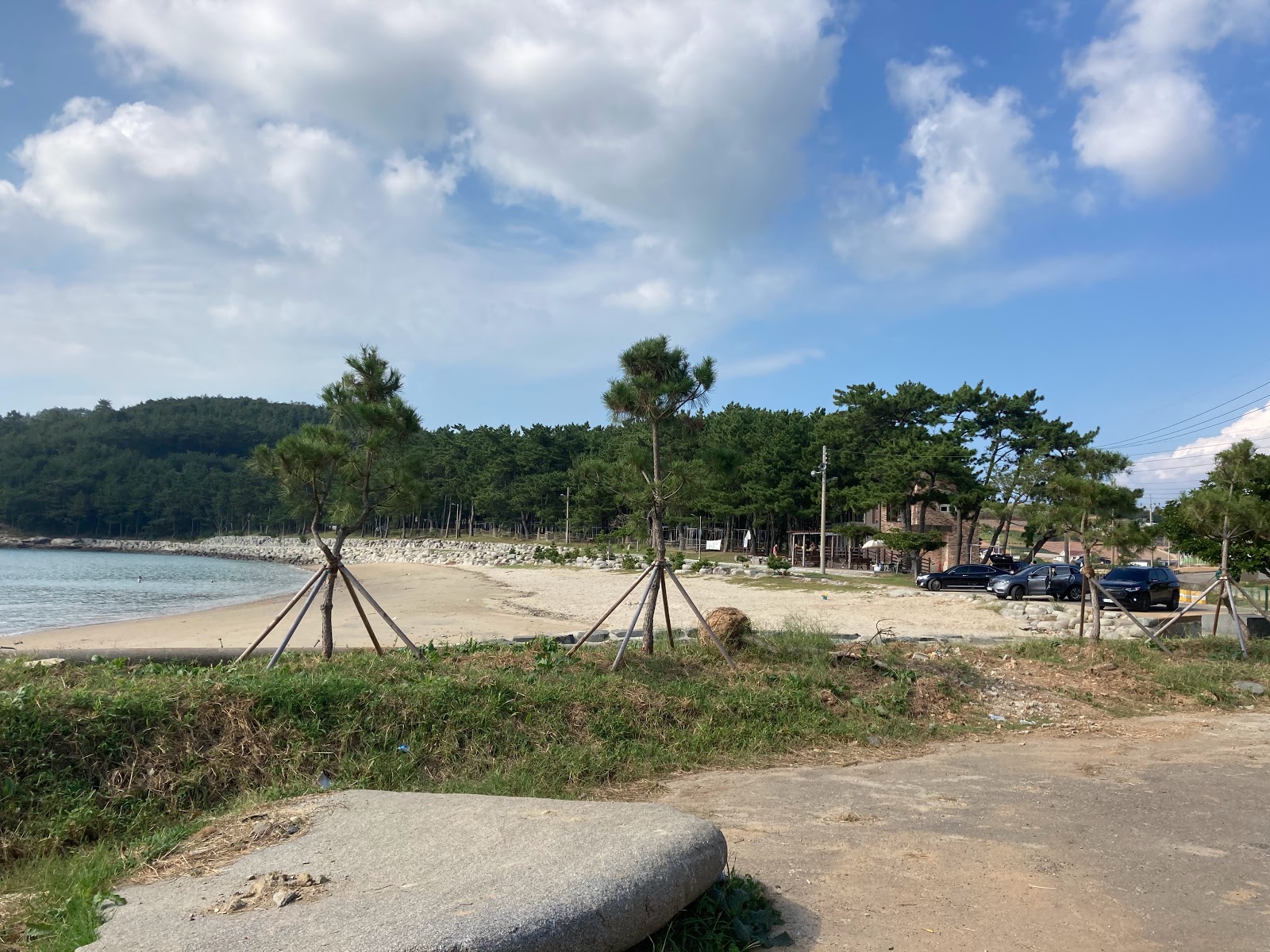Fotografija Yeonyeon Beach z prostoren zaliv