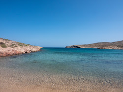 Paralia Tenta'in fotoğrafı küçük koy ile birlikte