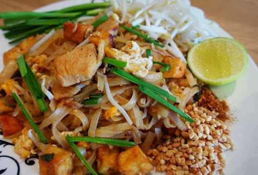 Charm Thai Find Asian restaurant in Sacramento Near Location