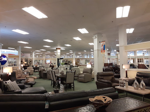 Furniture Store «Raymour & Flanigan Furniture and Mattress Store», reviews and photos, 6115 E Black Horse Pike, Egg Harbor Township, NJ 08234, USA