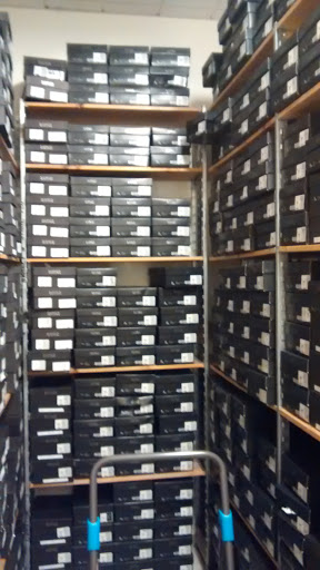 Shopping Mall «Desert Hills Premium Outlets», reviews and photos, 48400 Seminole Dr, Cabazon, CA 92230, USA