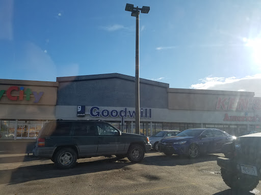Thrift Store «Goodwill Industries of Greater Nebraska Retail Store/Donation Center», reviews and photos, 2223 N Webb Rd, Grand Island, NE 68803, USA