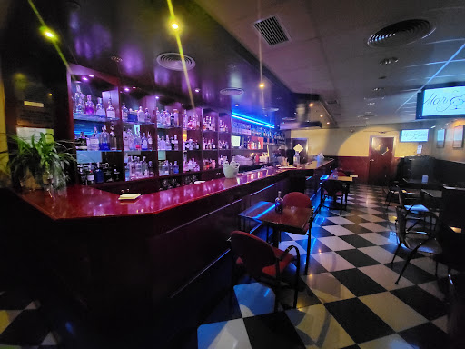 Mar Endins Cocktail Bar & Karaoke