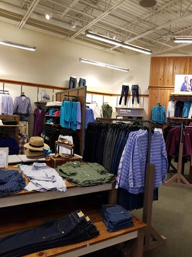 Clothing Store «L.L. Bean», reviews and photos, 6 Wayside Rd, Burlington, MA 01803, USA