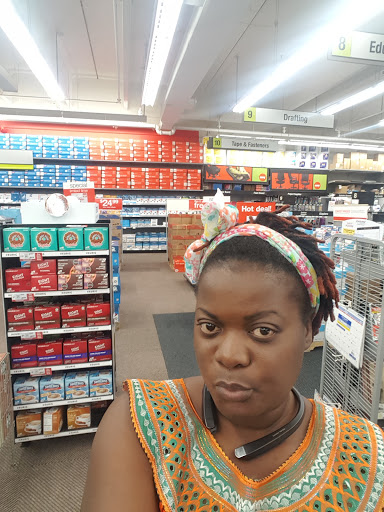 Office Supply Store «Staples», reviews and photos, 2950 Belcrest Center Dr, Hyattsville, MD 20782, USA