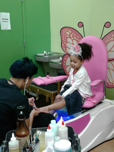 Barber Shop «Friendly Faces Barbershop», reviews and photos, 11160 Veirs Mill Rd, Silver Spring, MD 20902, USA