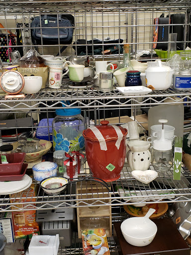 Thrift Store «Goodwill Store & Donation Center», reviews and photos, 675 W North Ave, Elmhurst, IL 60126, USA