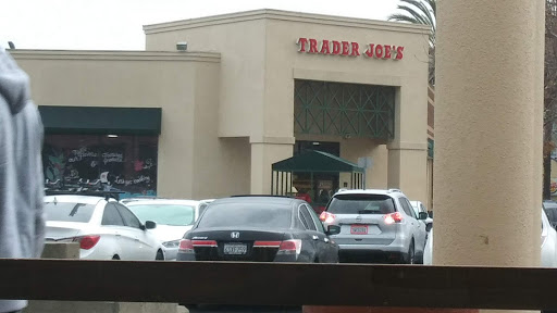 Shopping Mall «Powell Street Plaza Shopping Center», reviews and photos, 5795 Christie Ave, Emeryville, CA 94608, USA