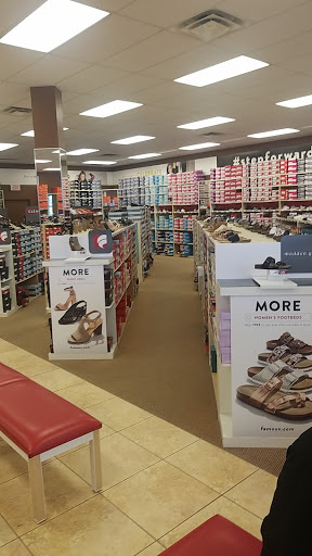Shoe Store «Famous Footwear», reviews and photos, 3620 Edgewood Rd SW, Cedar Rapids, IA 52404, USA