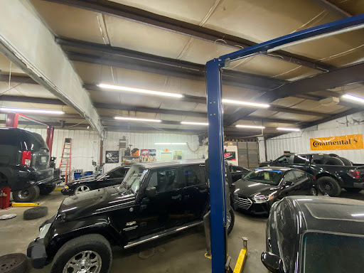 Hangar Unlimited Auto Care and  Tires & Towing en Gallatin