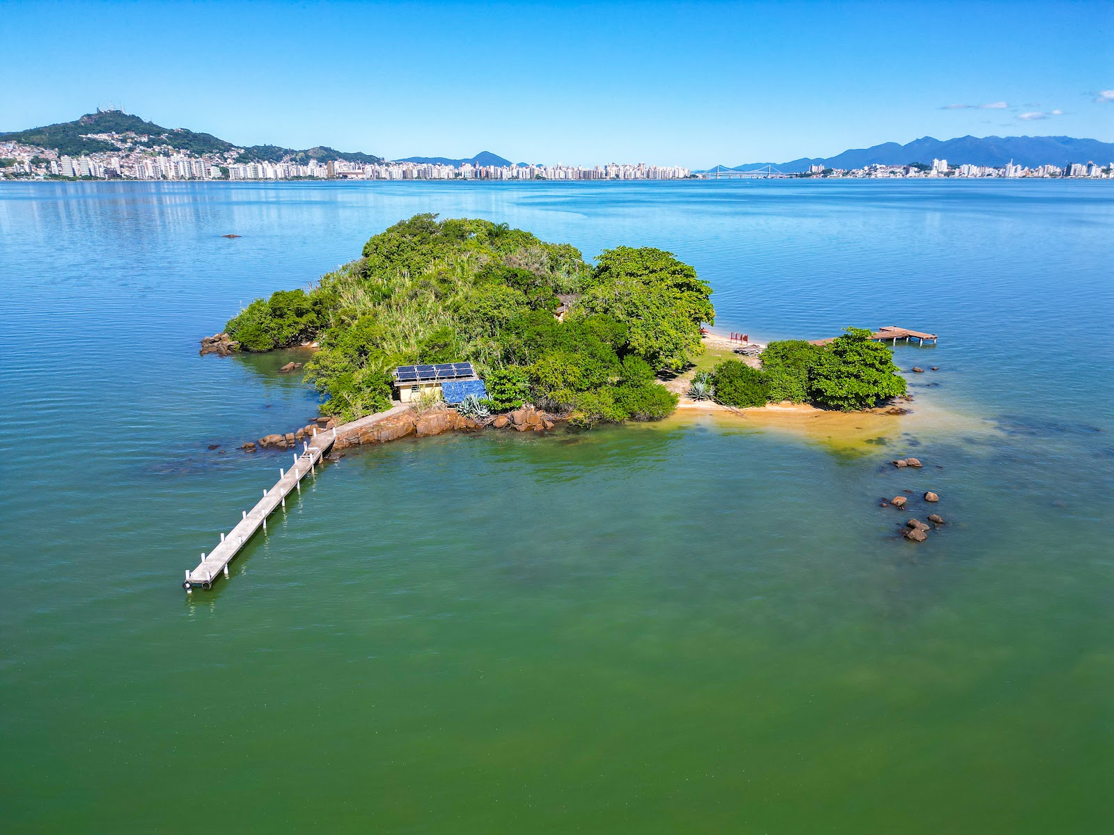 Praia da Ilha dos Guaras'in fotoğrafı çok temiz temizlik seviyesi ile