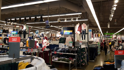 Clothing Store «Old Navy», reviews and photos, 2155 22nd St, Oak Brook, IL 60523, USA