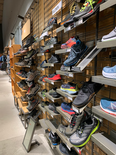 Camping Store «REI», reviews and photos, 17W160 W 22nd St, Oakbrook Terrace, IL 60181, USA