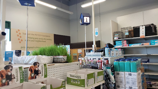 Pet Supply Store «Petco Animal Supplies», reviews and photos, 629 E Dundee Rd, Palatine, IL 60067, USA