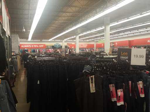 Outlet Store «VF Outlet», reviews and photos, 15501 S Apopka Vineland Rd, Orlando, FL 32821, USA