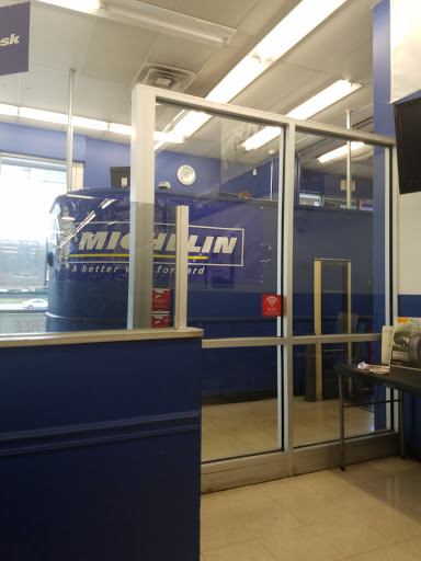 Auto Parts Store «Pep Boys Auto Parts & Service», reviews and photos, 106 Market Pl Blvd, Knoxville, TN 37922, USA