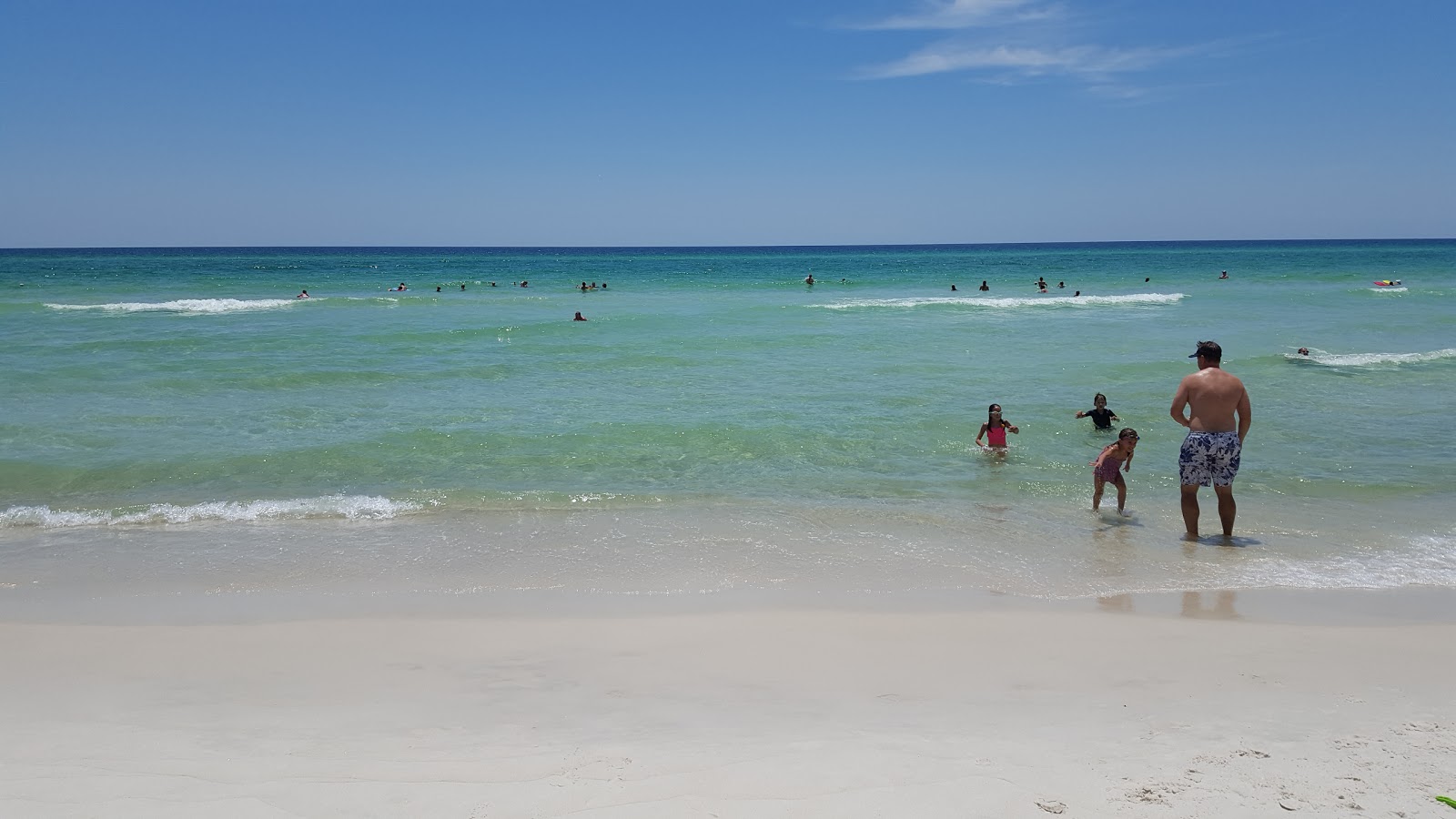 Foto de Rosemary Beach con playa amplia