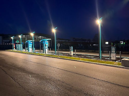 Borne de recharge de véhicules électriques Allego Station de recharge La ville-du-Bois