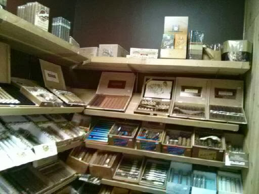 Tobacco Shop «Tobacco Tree Inc», reviews and photos, 1734 Lexington Ave N, Roseville, MN 55113, USA