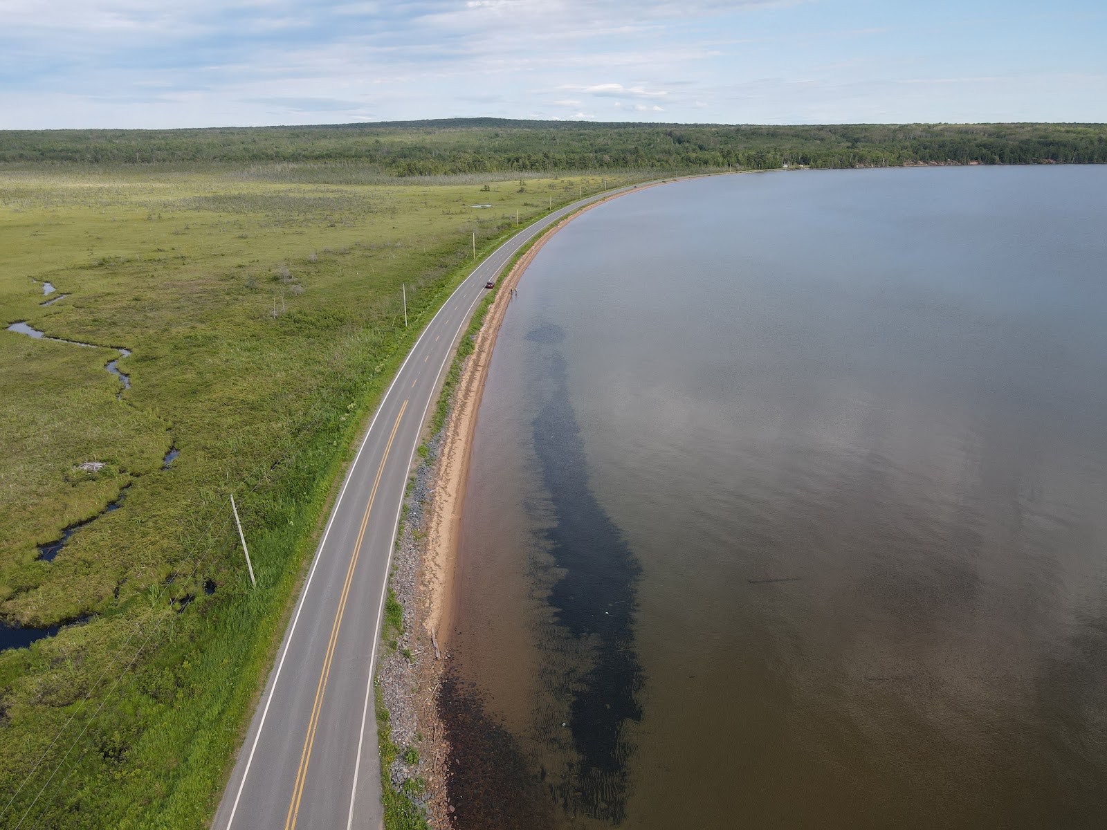 Foto av First Sand Beach och bosättningen