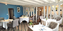 Atmosphère du Restaurant français la Croix Blanche Loir et Cher à Veuzain-sur-Loire - n°10