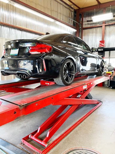 Auto Body Shop «Spirit West Motor Carriage», reviews and photos, 610 Park Ln, Ballwin, MO 63011, USA