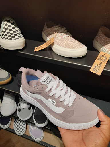 Shoe Store «Vans», reviews and photos, 1065 Brea Mall, Brea, CA 92821, USA