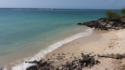 Photo de The Point Beach avec un rivage droit