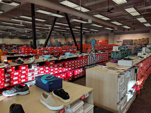 Shoe Store «Off Broadway Shoe Warehouse», reviews and photos, 13400 Jamboree Rd, Irvine, CA 92602, USA