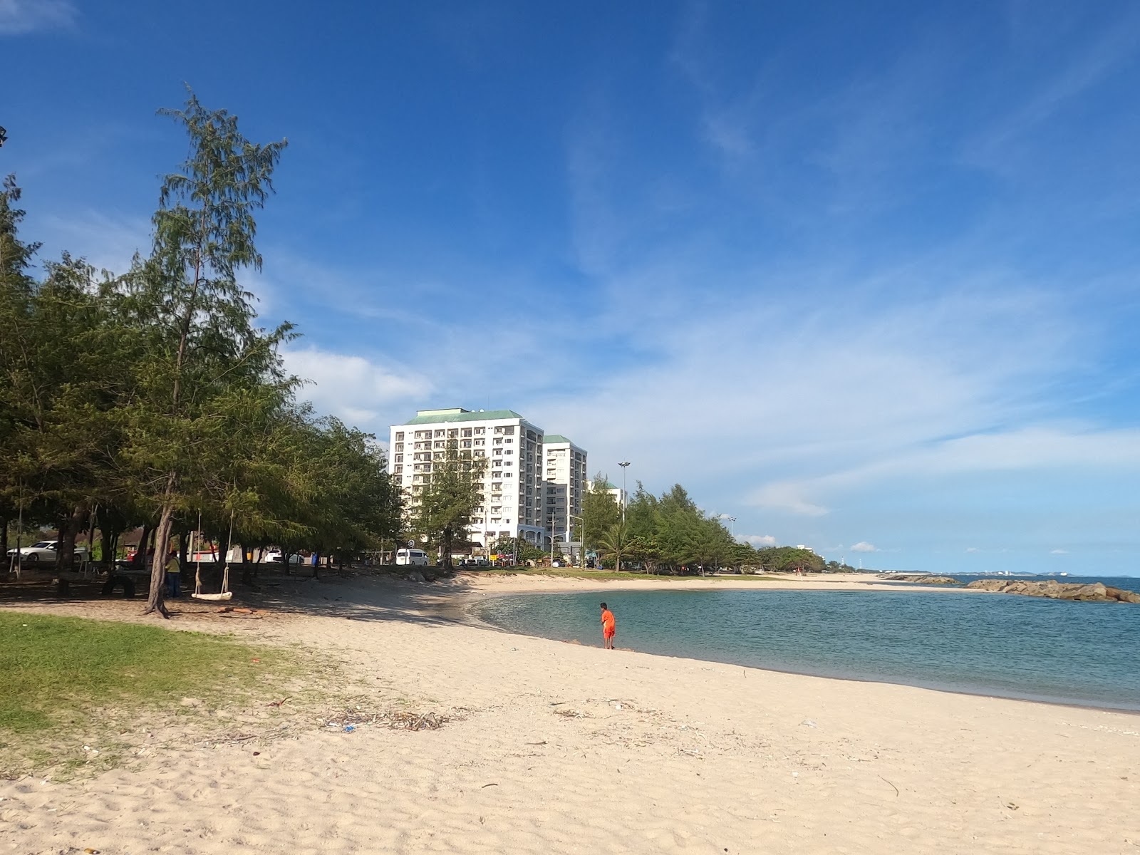 Fotografija Saeng Chan Beach in naselje