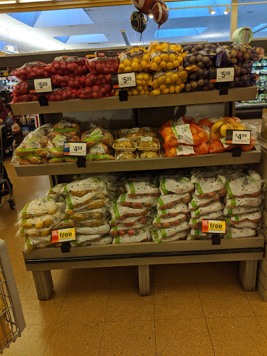Grocery Store «Stop & Shop», reviews and photos, 2020 Norwich-New London Turnpike, Montville, CT 06353, USA