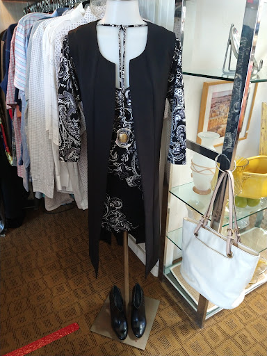 Thrift Store «St James Thrift Shop», reviews and photos, 817 Academy Dr, Solana Beach, CA 92075, USA