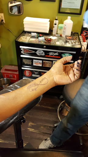 Tattoo Shop «Idle Hands Tattoo & Piercing», reviews and photos, 929 W Douglas Ave, Wichita, KS 67213, USA