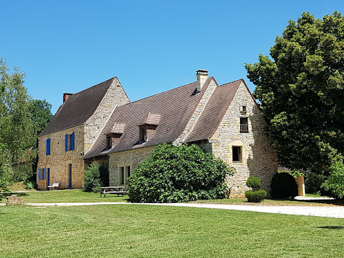 Le Domaine d'Esteil Gîtes Piscines Spa à Sainte-Nathalène