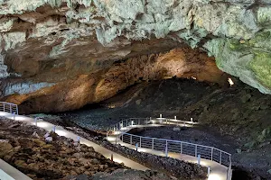 Ravlića špilja-pećina image