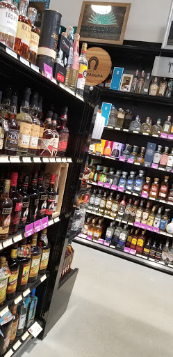 Liquor Store «Maine Beer & Beverage Co», reviews and photos, 28 Monument Way, Portland, ME 04101, USA