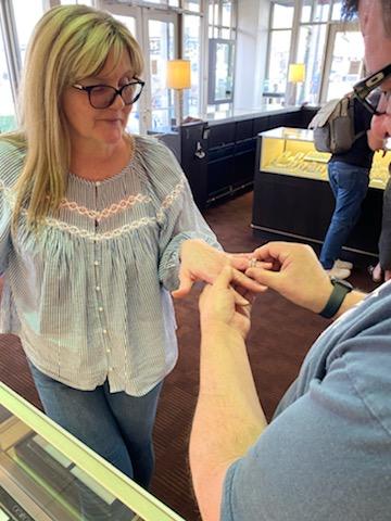 Jewelry Store «Helzberg Diamonds», reviews and photos, 2174 E Williams Field Rd #110, Gilbert, AZ 85296, USA