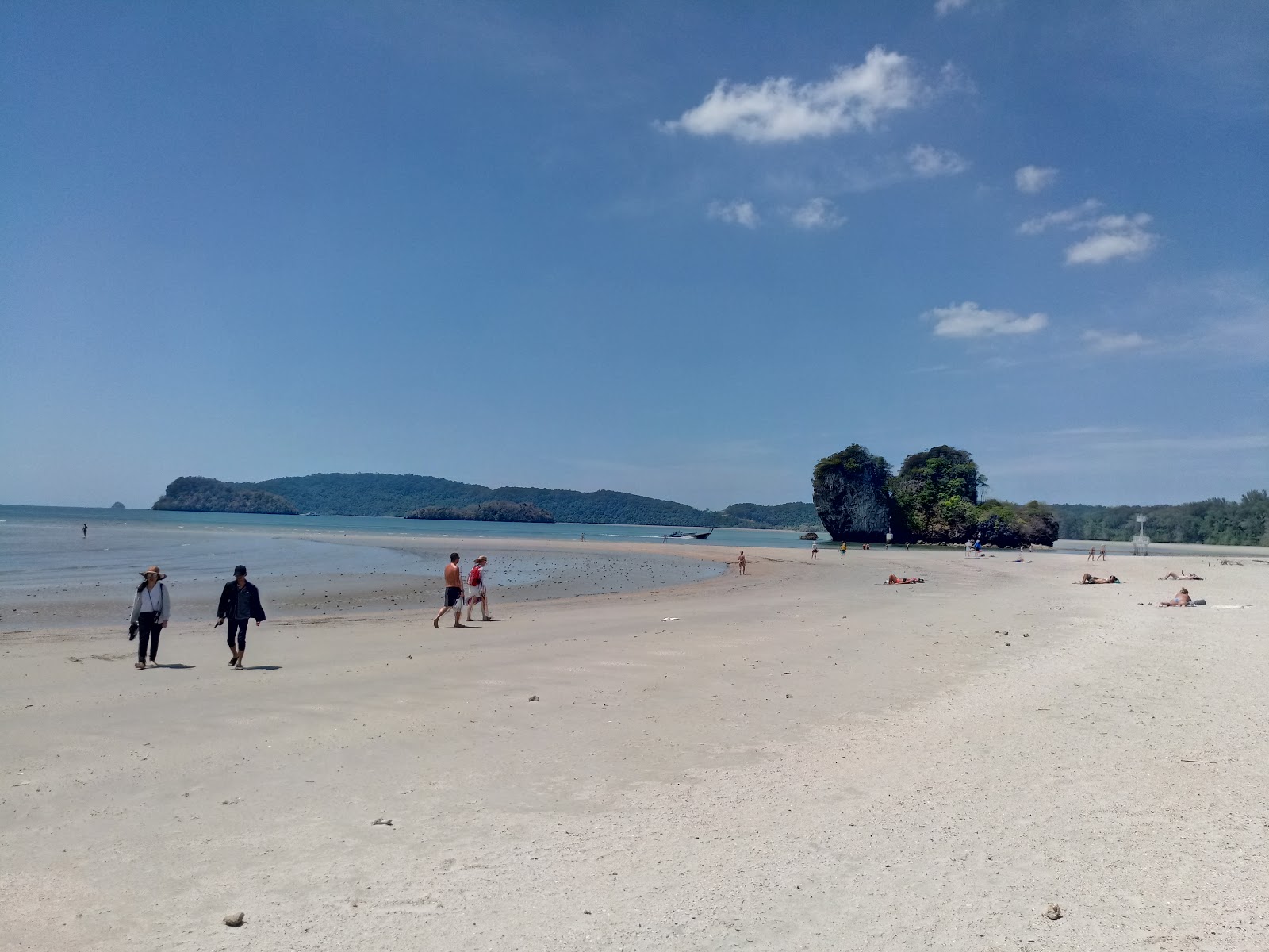 Foto di Nopharat Thara Beach con molto pulito livello di pulizia