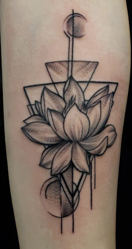 Tattoo Shop «Gold City Tattoo Company», reviews and photos, 66 S 400 Center Ln #200, Dawsonville, GA 30534, USA