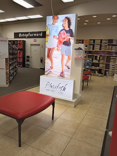 Shoe Store «Famous Footwear», reviews and photos, 2362 N Richmond Rd, McHenry, IL 60051, USA