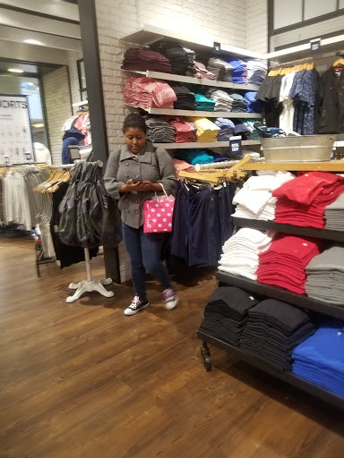 Clothing Store «Aéropostale», reviews and photos, 200 Baychester Ave, Bronx, NY 10475, USA