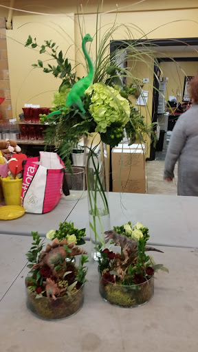 Florist «Flower Basket», reviews and photos, 302 N Lake St, Aurora, IL 60506, USA