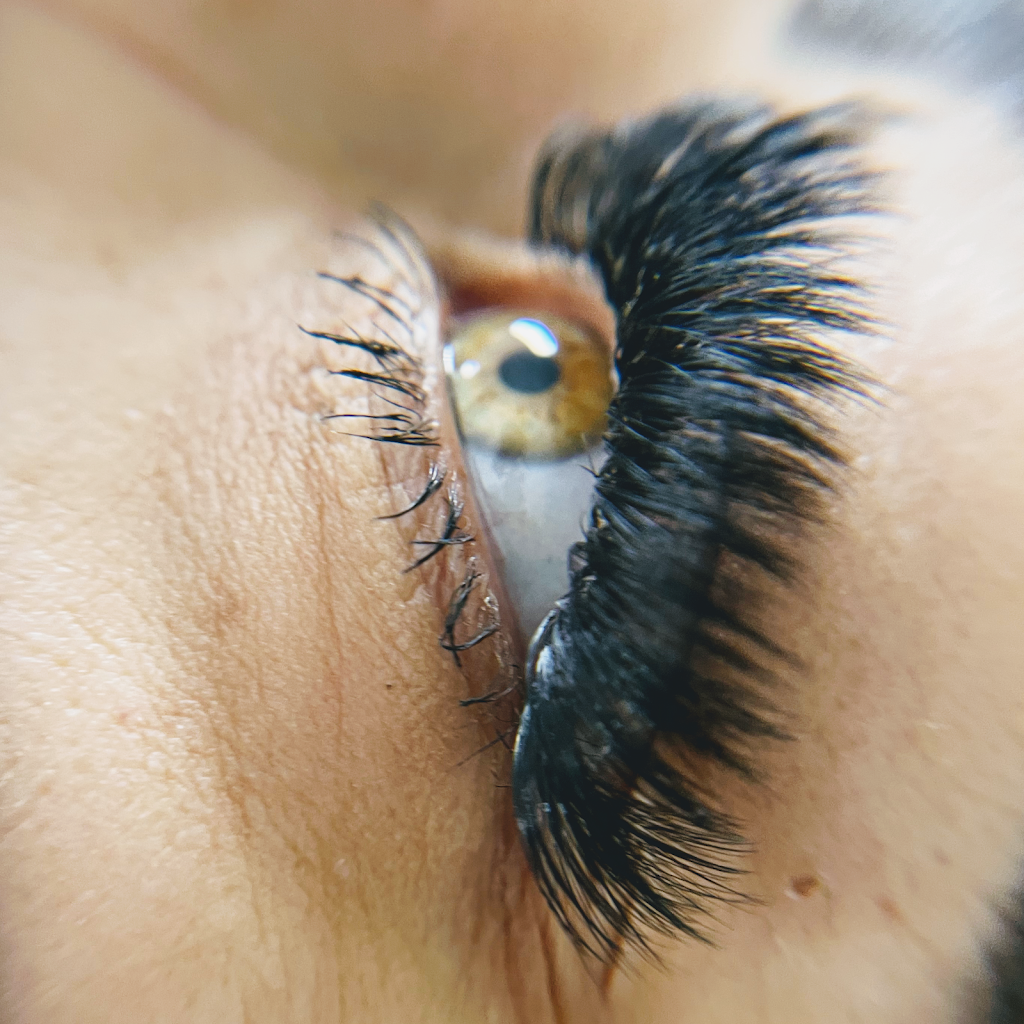 No More Mascara Wispy Lashes + Beauty 34108