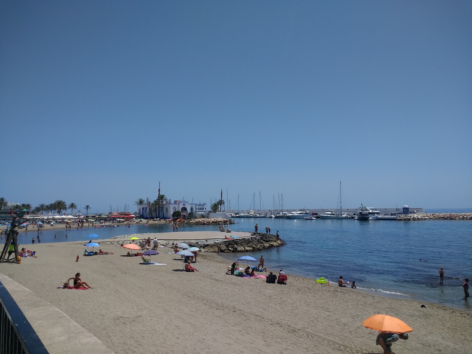 Foto van Playa del Faro met groen water oppervlakte