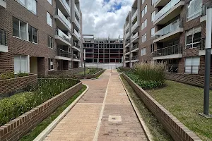 Conjunto Residencial Parques de Fontanar image