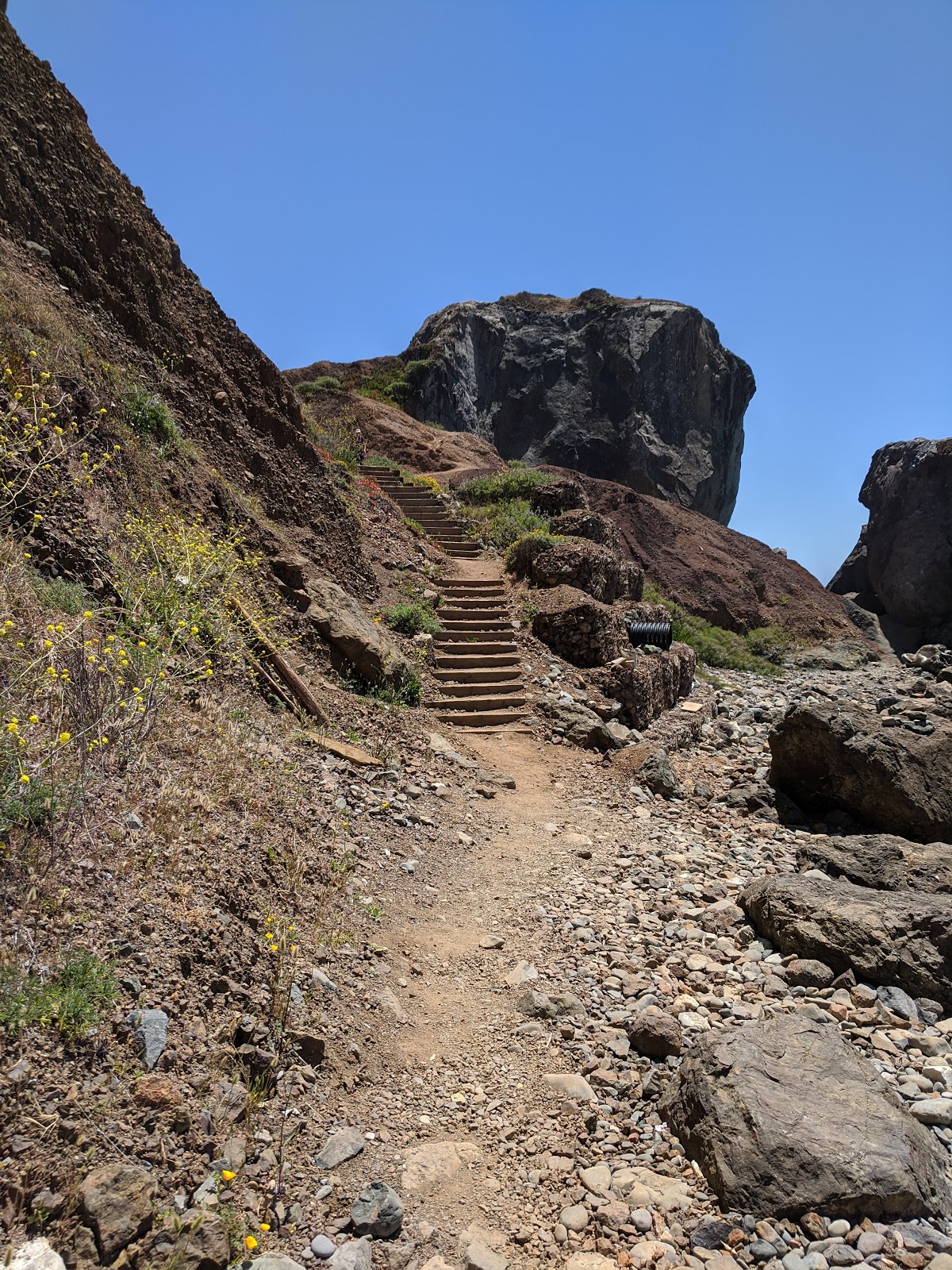 Foto de Red Rock Beach localizado em área natural