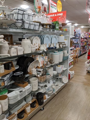 Home Goods Store «HomeGoods», reviews and photos, 7937 113th St, Seminole, FL 33772, USA