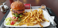 Hamburger du Restaurant halal The Madison Coffee à Paris - n°15